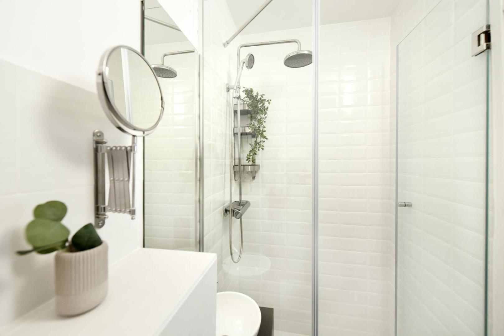 City Living At Its Best - Spacious 2 Bedroom Apartment On Calea Victoriei Bucarest Esterno foto