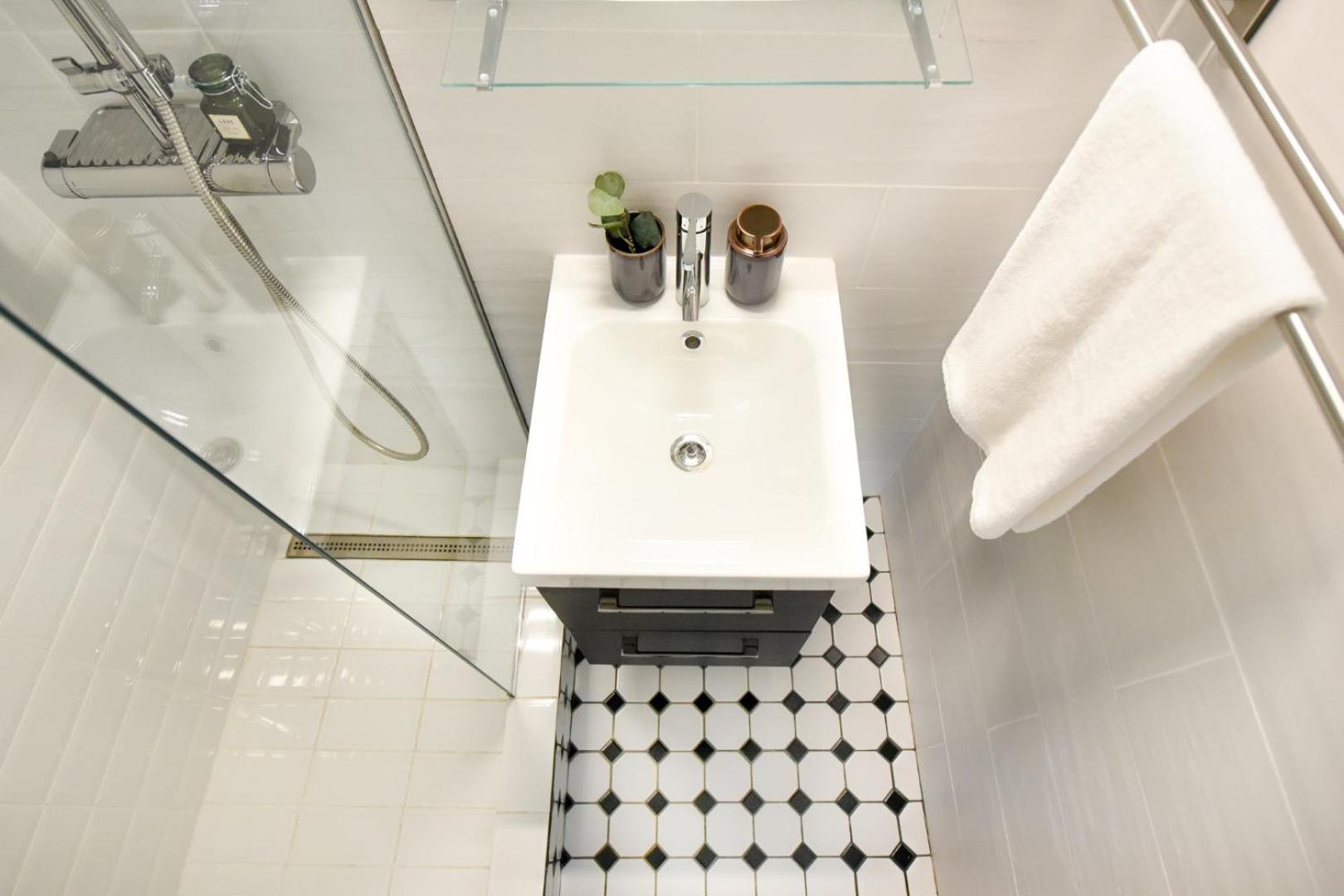 City Living At Its Best - Spacious 2 Bedroom Apartment On Calea Victoriei Bucarest Esterno foto